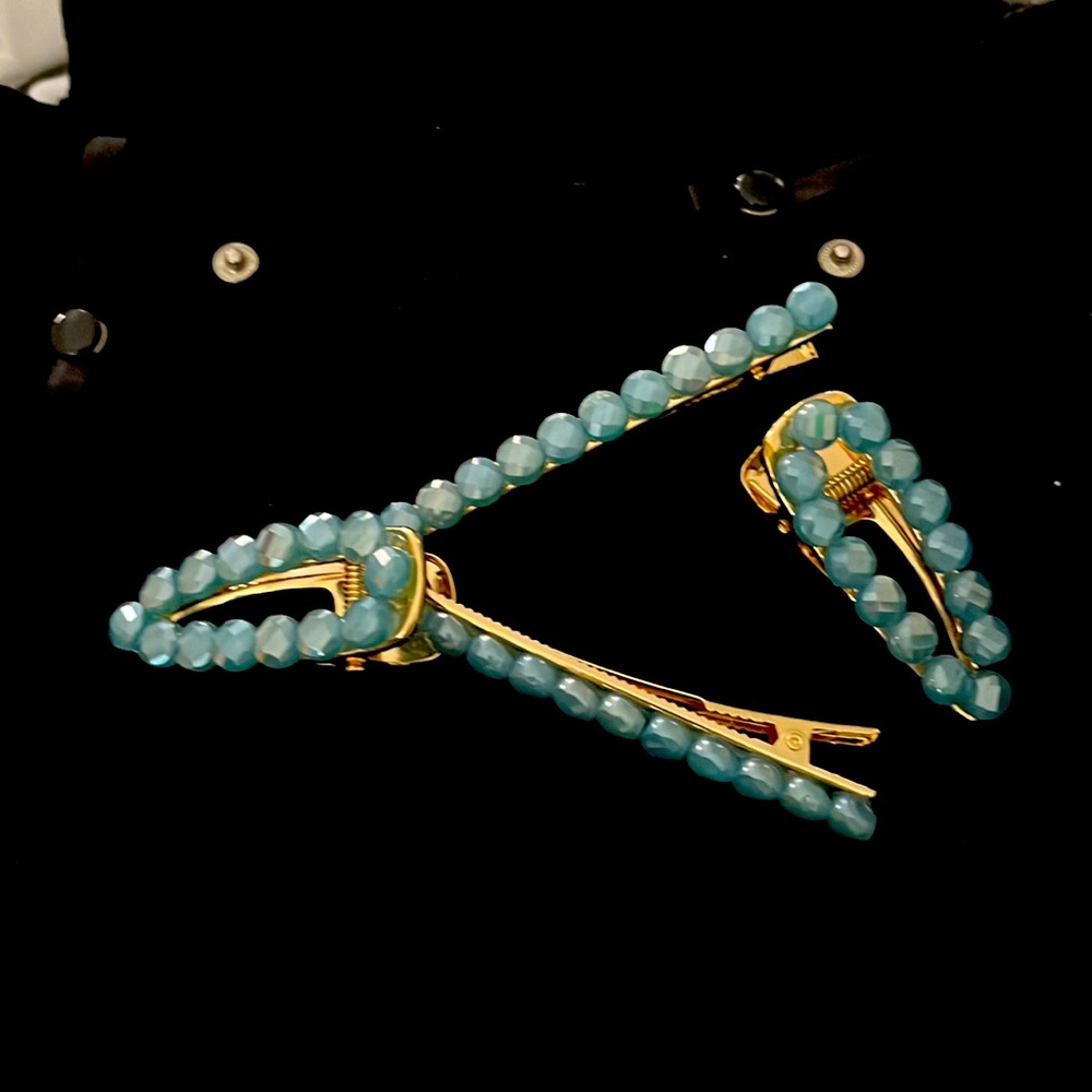 Set of four hair clips